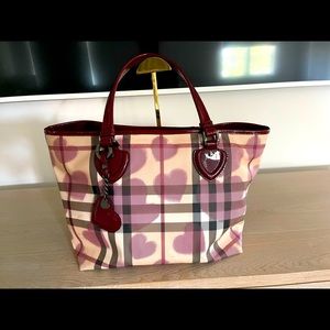 BURBERRY
Nova Check Heart Gracie Diaper Tote Berry Red